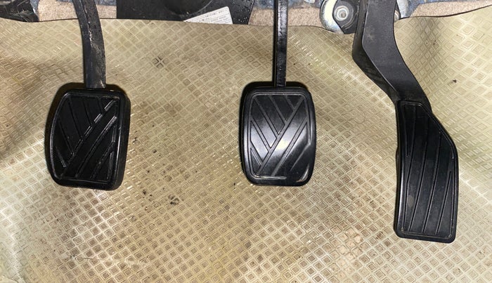 2016 Maruti Ciaz ZDI SHVS, Diesel, Manual, 59,283 km, Pedals