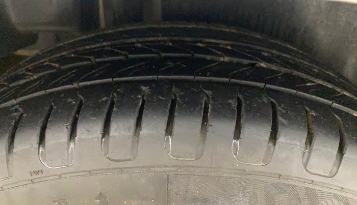 2016 Maruti Ciaz ZDI SHVS, Diesel, Manual, 59,283 km, Right Rear Tyre Tread