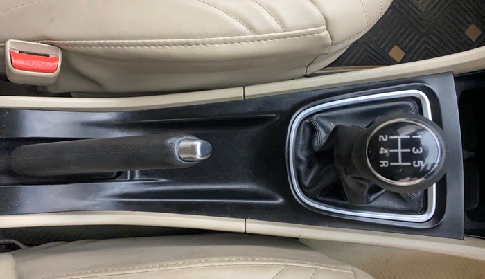 2016 Maruti Ciaz ZDI SHVS, Diesel, Manual, 59,283 km, Gear Lever