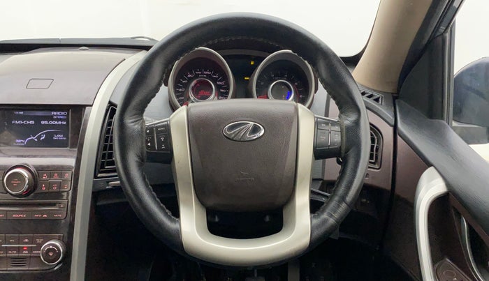 2014 Mahindra XUV500 W6, Diesel, Manual, 39,165 km, Steering Wheel Close Up