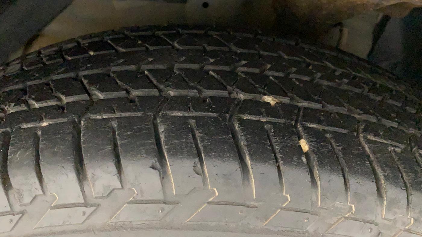 2014 Mahindra XUV500 W6, Diesel, Manual, 39,165 km, Left Front Tyre Tread