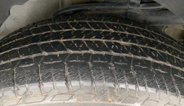 2014 Mahindra XUV500 W6, Diesel, Manual, 39,165 km, Left Rear Tyre Tread