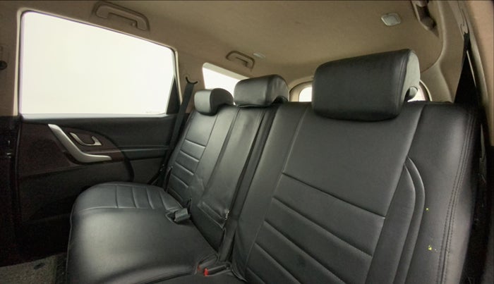 2014 Mahindra XUV500 W6, Diesel, Manual, 39,165 km, Right Side Rear Door Cabin