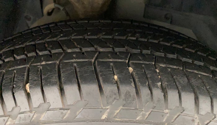 2014 Mahindra XUV500 W6, Diesel, Manual, 39,165 km, Right Front Tyre Tread