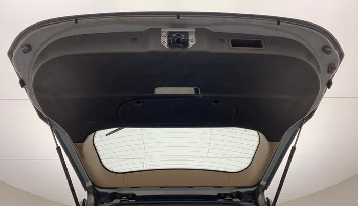 2014 Mahindra XUV500 W6, Diesel, Manual, 39,165 km, Boot Door Open