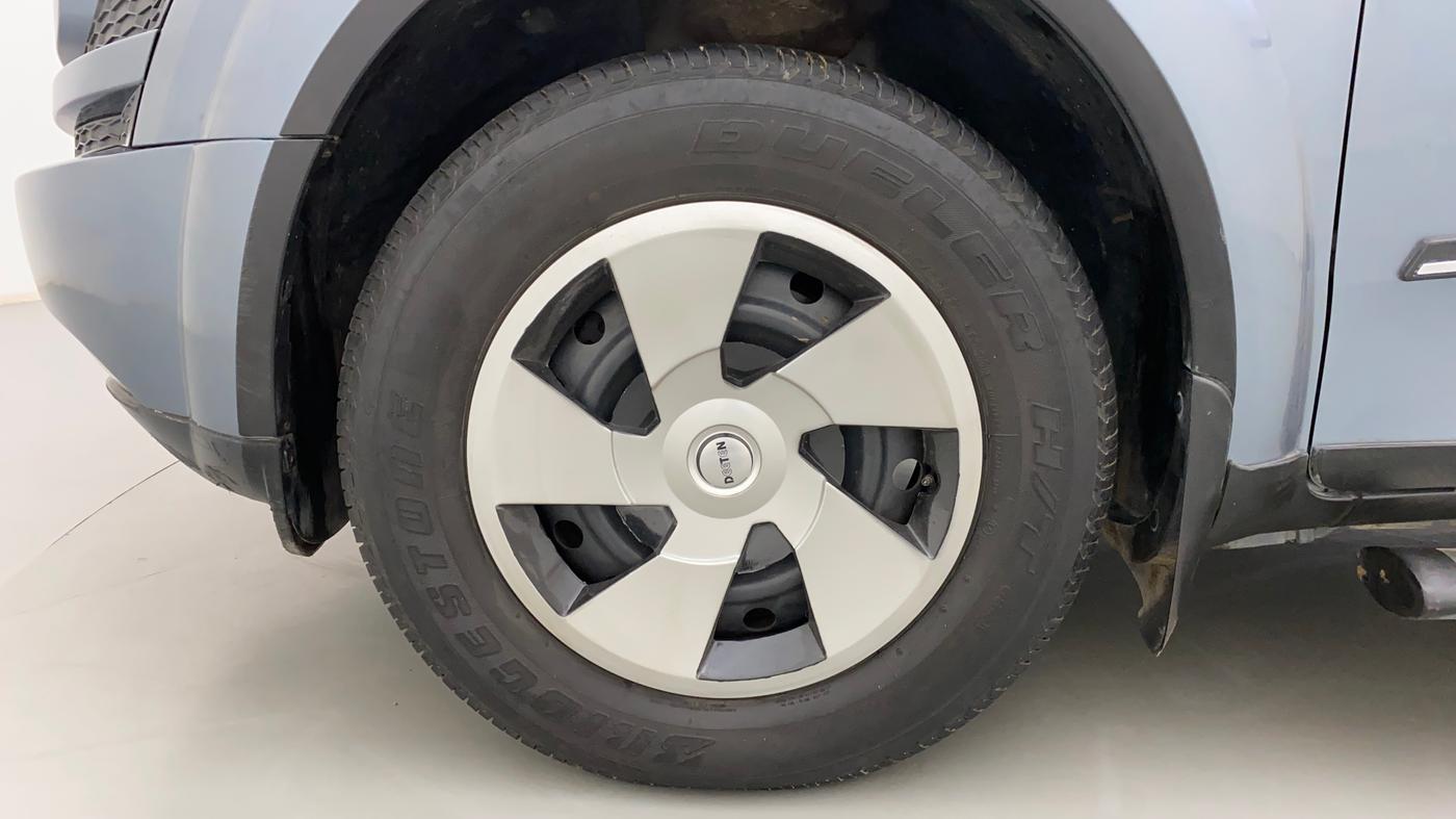 2014 Mahindra XUV500 W6, Diesel, Manual, 39,165 km, Left Front Wheel