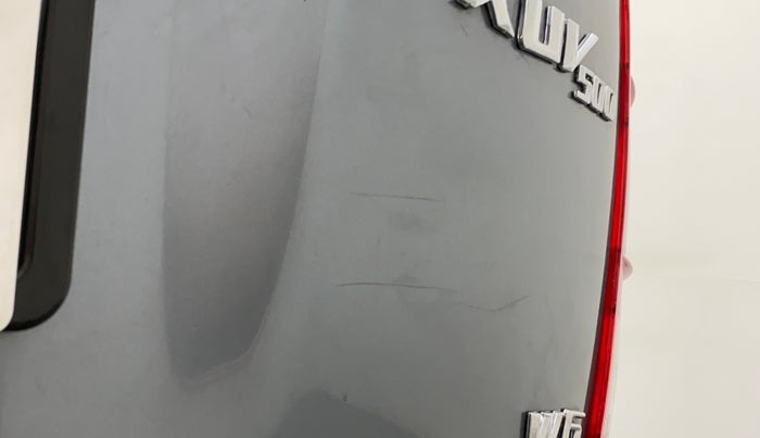 2014 Mahindra XUV500 W6, Diesel, Manual, 39,165 km, Dicky (Boot door) - Minor scratches
