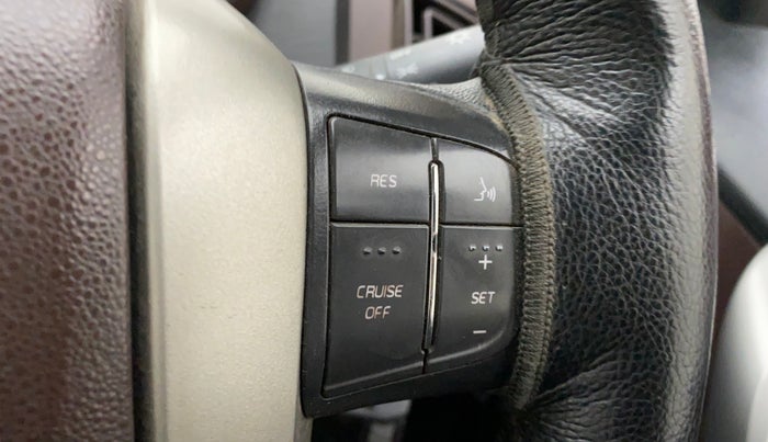 2014 Mahindra XUV500 W6, Diesel, Manual, 39,165 km, Adaptive Cruise Control