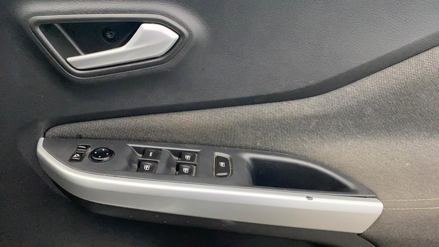 2020 Nissan MAGNITE XV PREMIUM TURBO, Petrol, Manual, 35,638 km, Driver Side Door Panels Control