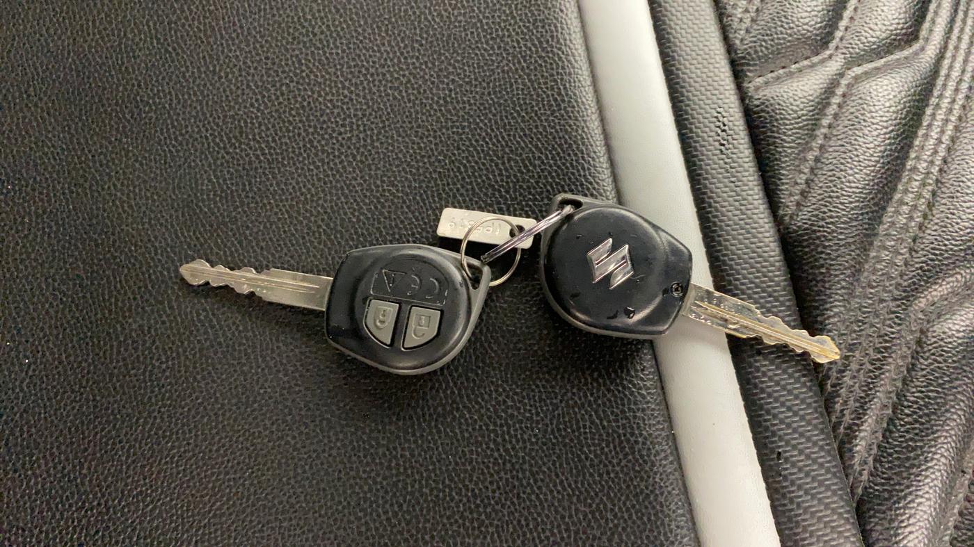 2023 Maruti Swift VXI AMT, Petrol, Automatic, 11,323 km, Key Close Up