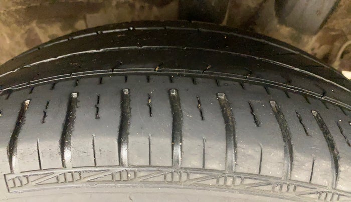 2016 Hyundai Grand i10 SPORTZ 1.2 KAPPA VTVT, Petrol, Manual, 32,353 km, Left Rear Tyre Tread