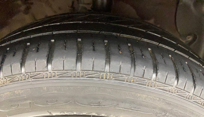 2016 Hyundai Grand i10 SPORTZ 1.2 KAPPA VTVT, Petrol, Manual, 32,353 km, Right Front Tyre Tread