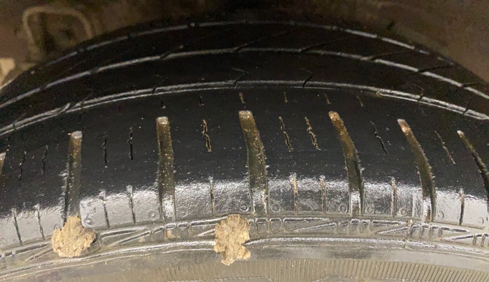 2016 Hyundai Grand i10 SPORTZ 1.2 KAPPA VTVT, Petrol, Manual, 32,353 km, Right Rear Tyre Tread