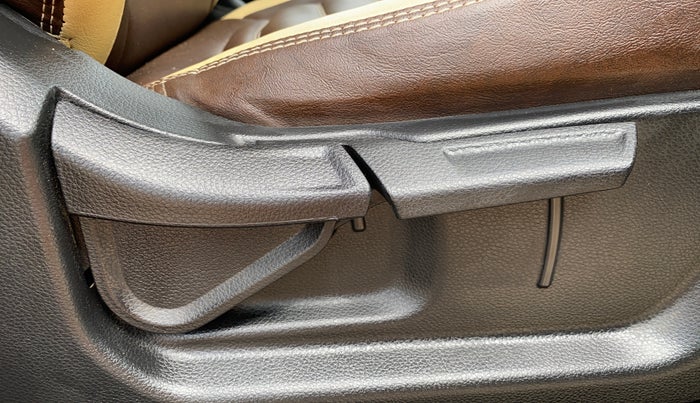 2022 KIA SONET HTK PLUS 1.2, Petrol, Manual, 25,583 km, Driver Side Adjustment Panel