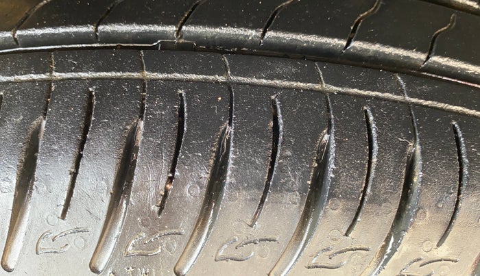 2022 KIA SONET HTK PLUS 1.2, Petrol, Manual, 25,583 km, Left Front Tyre Tread