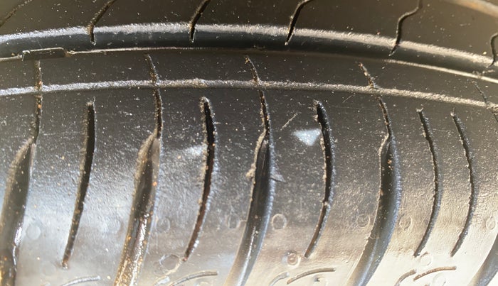 2022 KIA SONET HTK PLUS 1.2, Petrol, Manual, 25,583 km, Right Front Tyre Tread