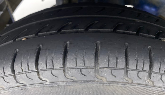 2013 Hyundai Eon ERA PLUS, Petrol, Manual, 47,424 km, Right Rear Tyre Tread