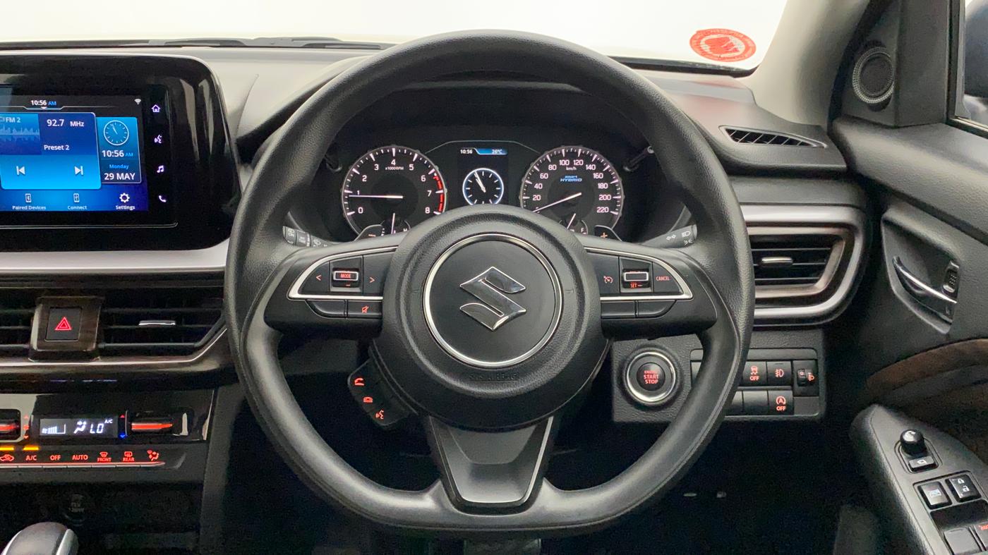 2022 Maruti BREZZA ZXI  AT SMART HYBRID DUAL TONE, Petrol, Automatic, 4,057 km, Steering Wheel Close Up
