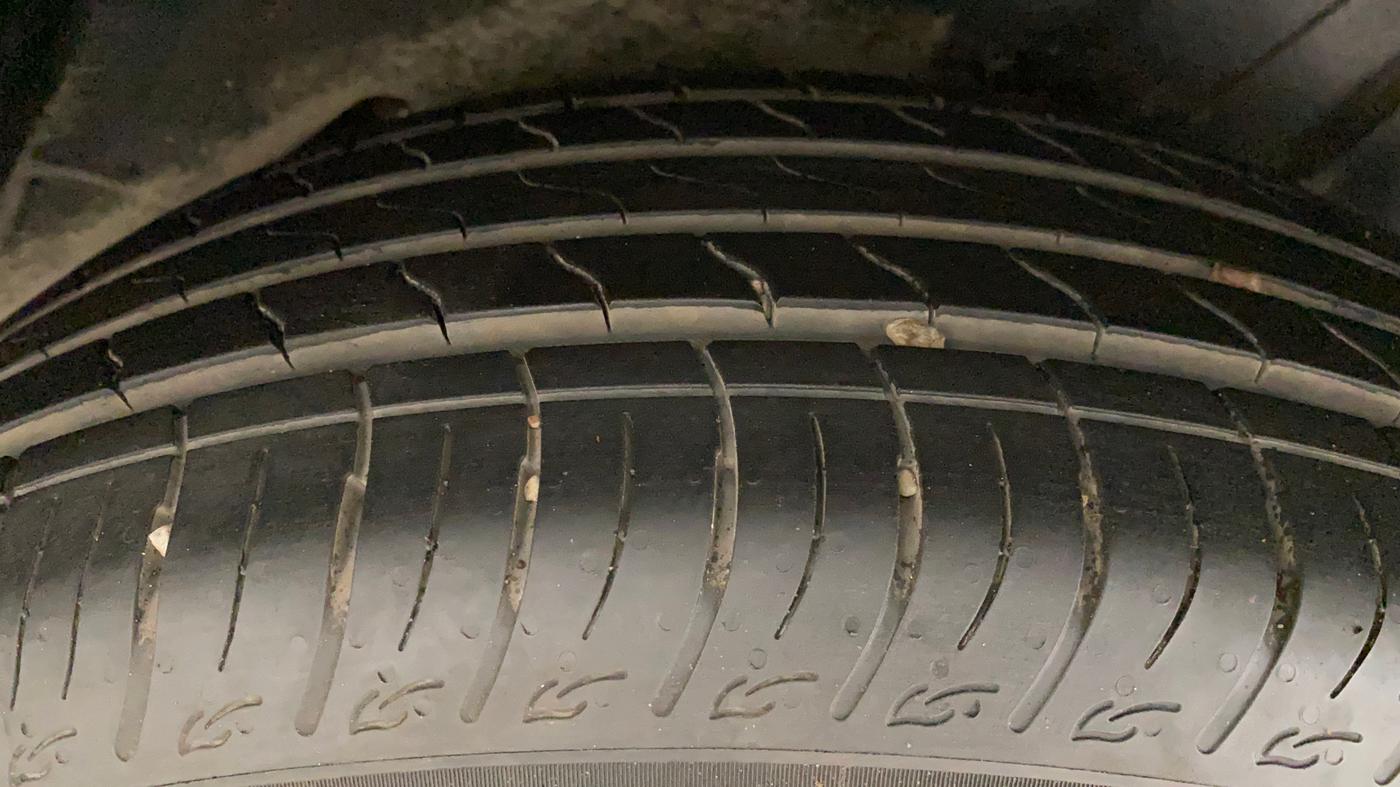2022 Maruti BREZZA ZXI  AT SMART HYBRID DUAL TONE, Petrol, Automatic, 4,057 km, Left Rear Tyre Tread