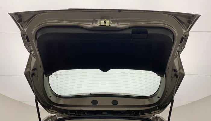 2022 Maruti BREZZA ZXI  AT SMART HYBRID DUAL TONE, Petrol, Automatic, 4,057 km, Boot Door Open