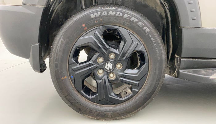 2022 Maruti BREZZA ZXI  AT SMART HYBRID DUAL TONE, Petrol, Automatic, 4,057 km, Right Rear Wheel