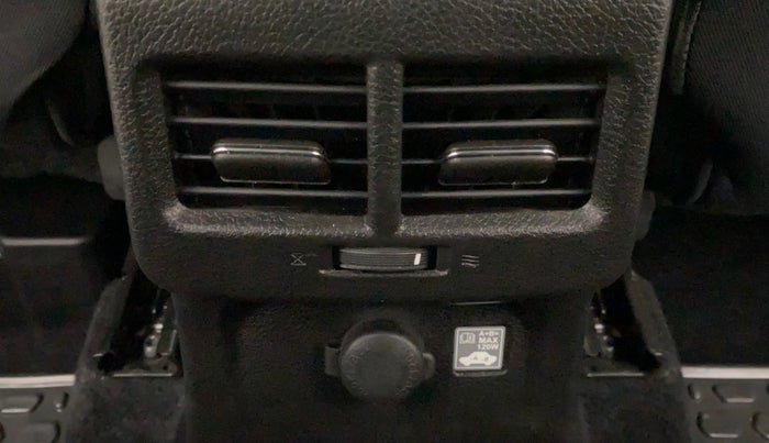 2022 Maruti BREZZA ZXI  AT SMART HYBRID DUAL TONE, Petrol, Automatic, 4,057 km, Rear AC Vents
