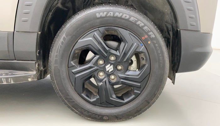 2022 Maruti BREZZA ZXI  AT SMART HYBRID DUAL TONE, Petrol, Automatic, 4,057 km, Right Front Wheel