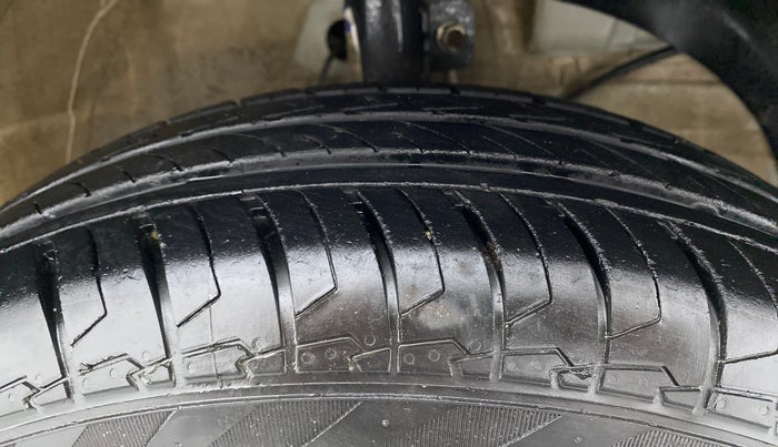 2021 Maruti Dzire VXI, Petrol, Manual, 25,196 km, Right Front Tyre Tread