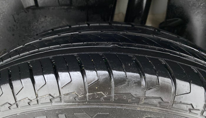 2021 Maruti Dzire VXI, Petrol, Manual, 25,196 km, Left Rear Tyre Tread