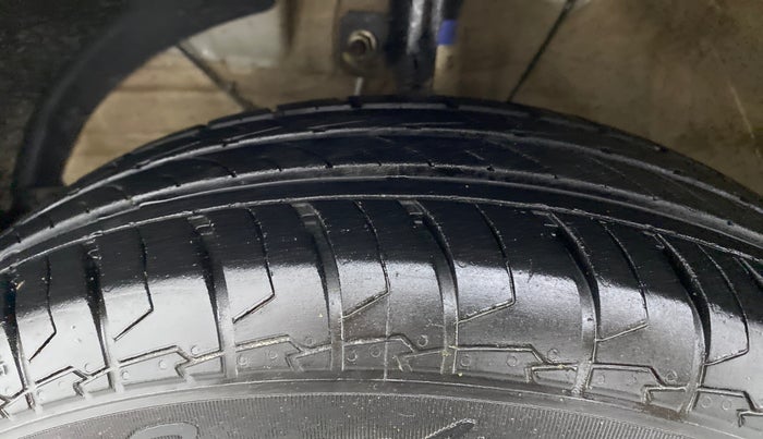 2021 Maruti Dzire VXI, Petrol, Manual, 25,196 km, Left Front Tyre Tread