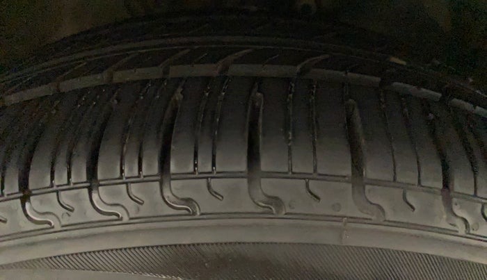 2016 Skoda Rapid 1.6 MPI STYLE PLUS MT, Petrol, Manual, 32,028 km, Left Rear Tyre Tread