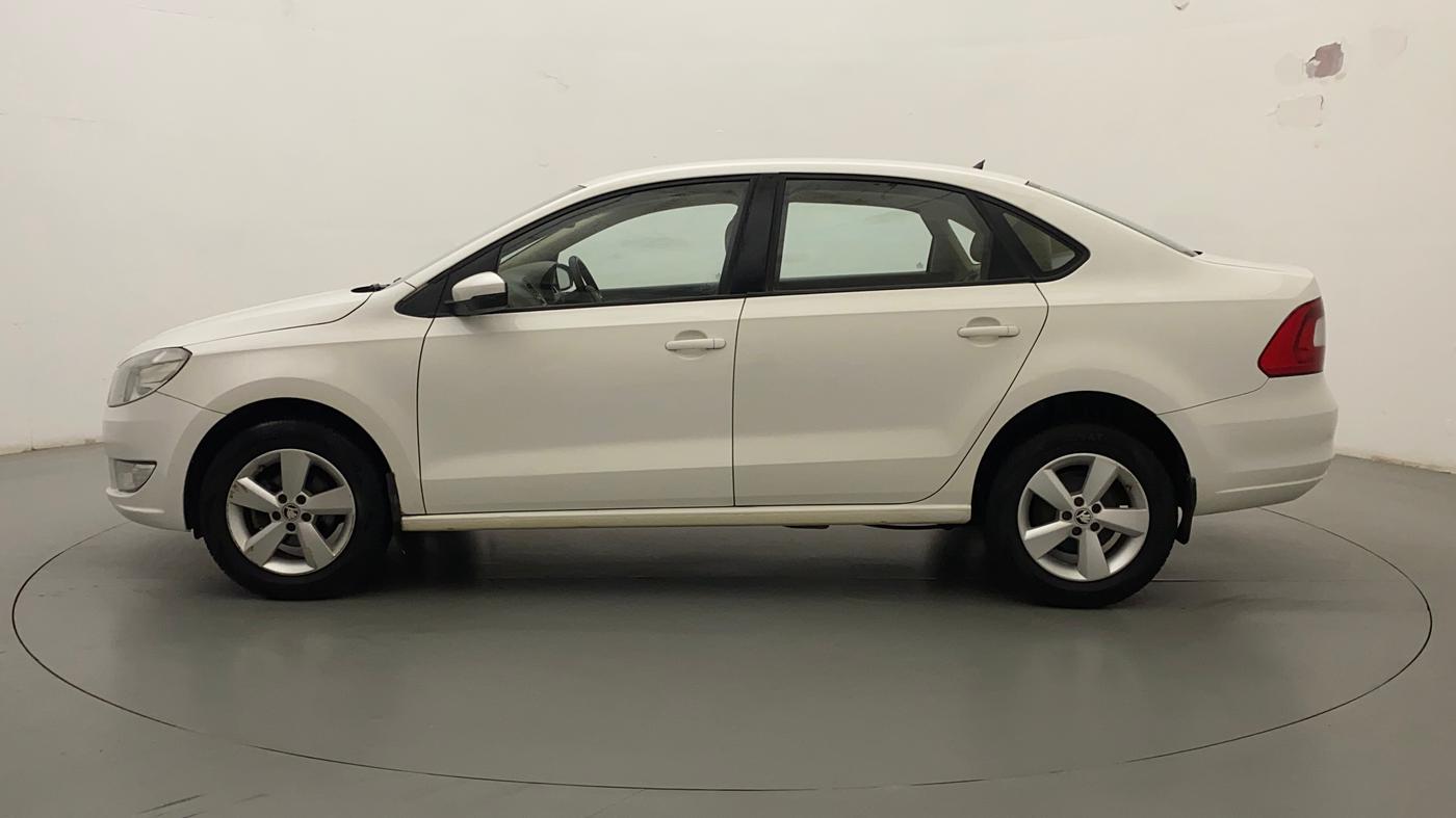 2016 Skoda Rapid 1.6 MPI STYLE PLUS MT, Petrol, Manual, 32,028 km, Left Side