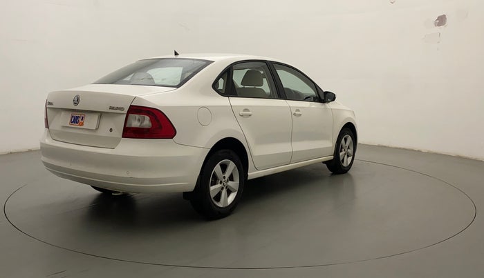 2016 Skoda Rapid 1.6 MPI STYLE PLUS MT, Petrol, Manual, 32,028 km, Right Back Diagonal