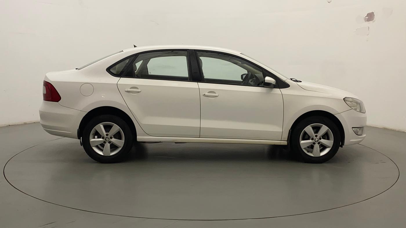 2016 Skoda Rapid 1.6 MPI STYLE PLUS MT, Petrol, Manual, 32,028 km, Right Side