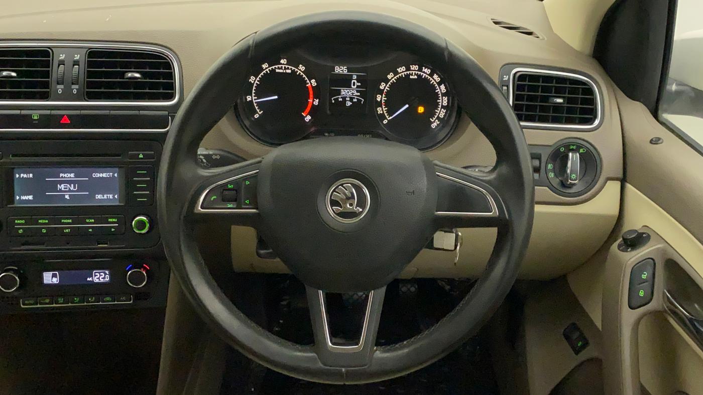 2016 Skoda Rapid 1.6 MPI STYLE PLUS MT, Petrol, Manual, 32,028 km, Steering Wheel Close Up