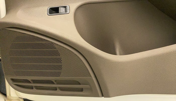 2016 Skoda Rapid 1.6 MPI STYLE PLUS MT, Petrol, Manual, 32,028 km, Speaker