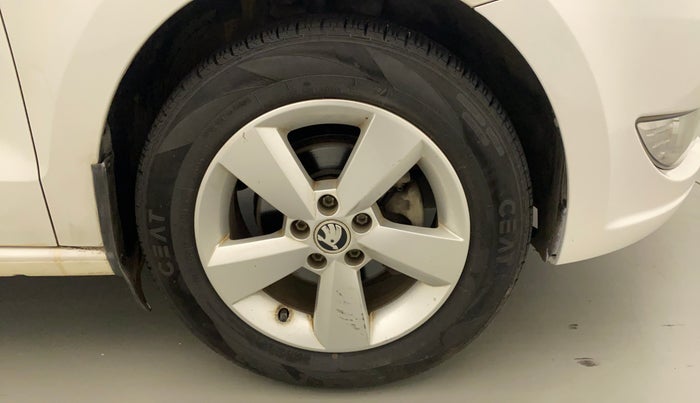 2016 Skoda Rapid 1.6 MPI STYLE PLUS MT, Petrol, Manual, 32,028 km, Right Front Wheel