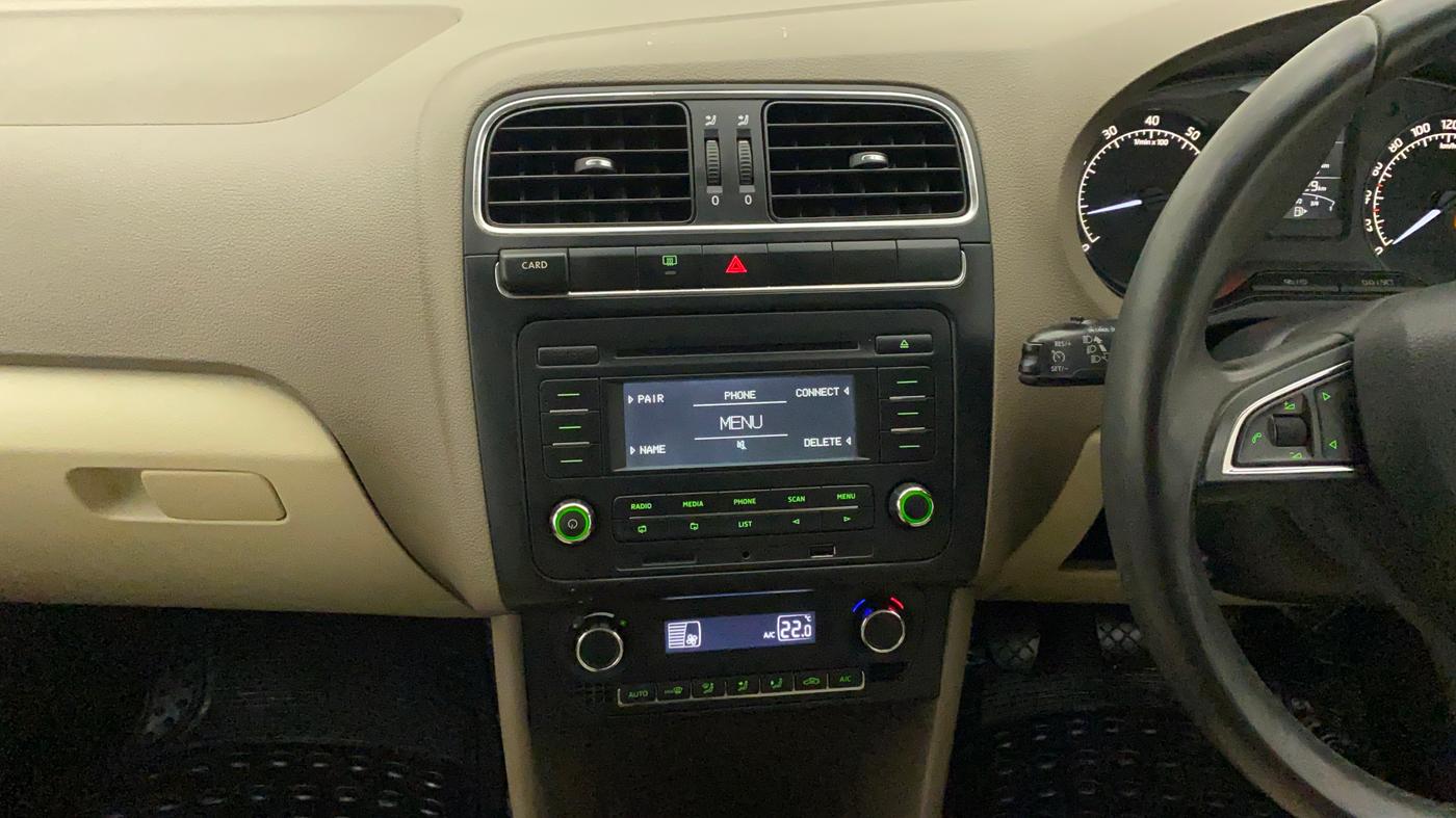 2016 Skoda Rapid 1.6 MPI STYLE PLUS MT, Petrol, Manual, 32,028 km, Air Conditioner