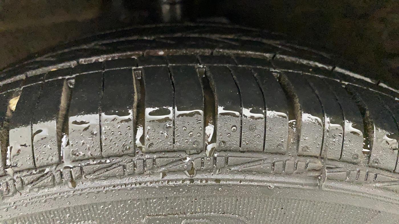 2018 Maruti Celerio VXI (O) CNG, CNG, Manual, 1,04,757 km, Left Front Tyre Tread