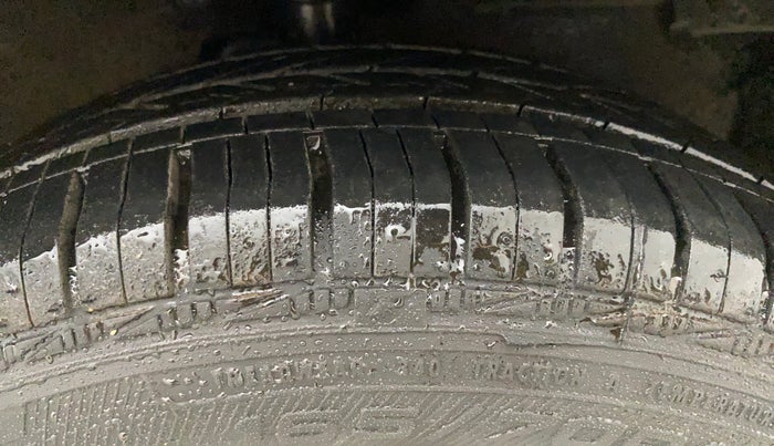 2018 Maruti Celerio VXI (O) CNG, CNG, Manual, 1,04,757 km, Right Front Tyre Tread