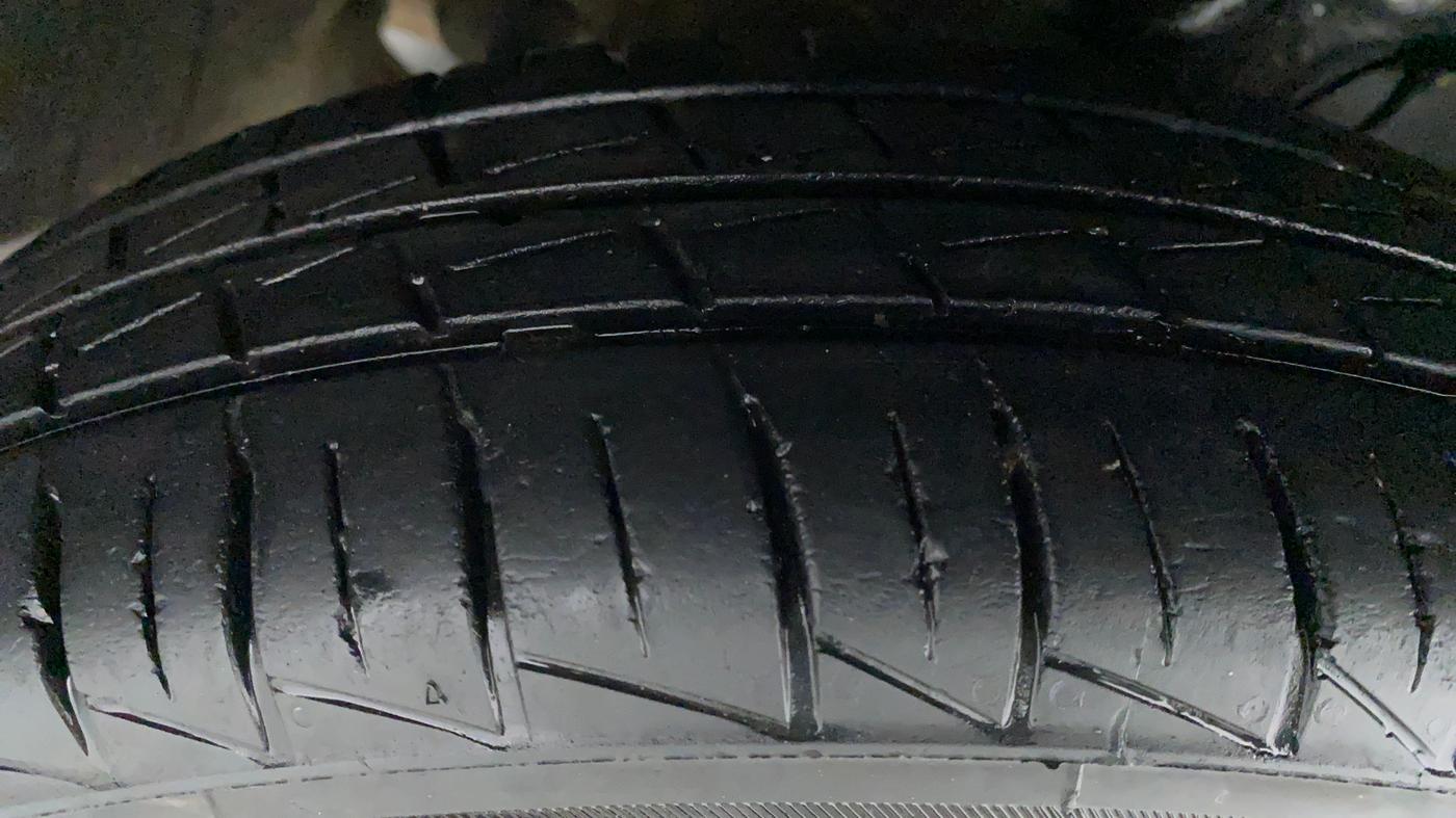 2021 Maruti Alto LXI CNG (O), CNG, Manual, 28,156 km, Left Front Tyre Tread