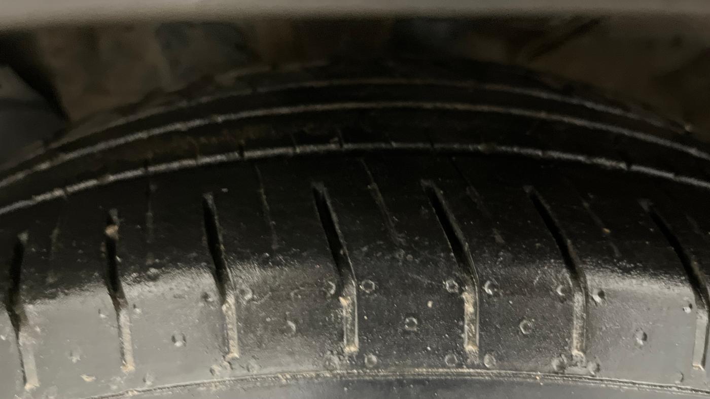 2024 KIA SELTOS  HTX 1.5 PETROL MT, CNG, Manual, 21,801 km, Left Front Tyre Tread