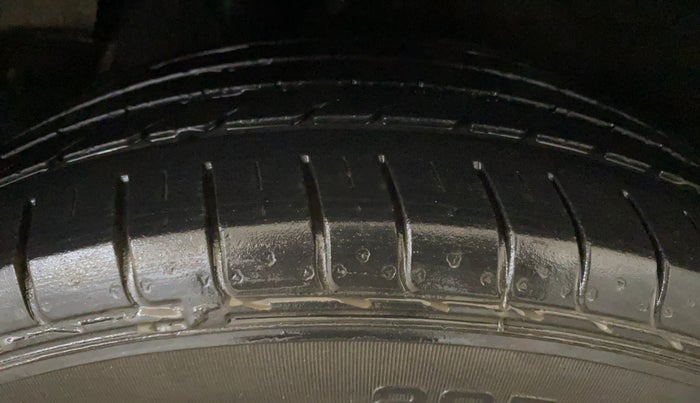 2016 Hyundai Creta SX PLUS 1.6 PETROL, Petrol, Manual, 38,419 km, Right Rear Tyre Tread