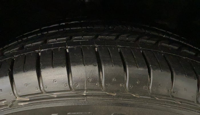 2016 Hyundai Creta SX PLUS 1.6 PETROL, Petrol, Manual, 38,419 km, Right Front Tyre Tread