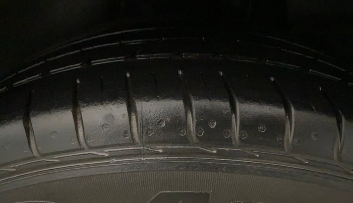 2016 Hyundai Creta SX PLUS 1.6 PETROL, Petrol, Manual, 38,419 km, Left Rear Tyre Tread