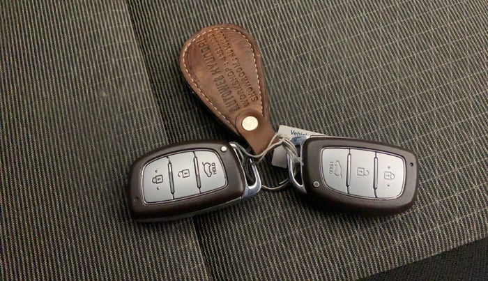 2016 Hyundai Creta SX PLUS 1.6 PETROL, Petrol, Manual, 38,419 km, Key Close Up