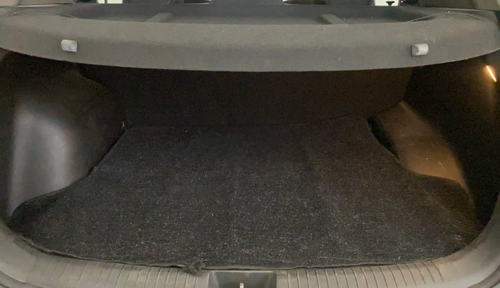 2016 Hyundai Creta SX PLUS 1.6 PETROL, Petrol, Manual, 38,419 km, Boot Inside