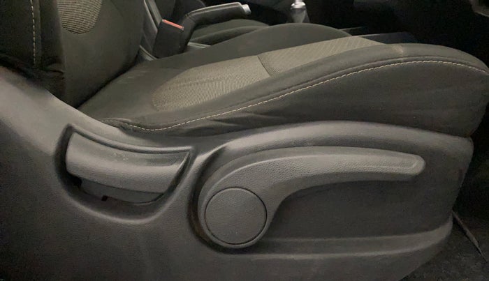 2016 Hyundai Creta SX PLUS 1.6 PETROL, Petrol, Manual, 38,419 km, Driver Side Adjustment Panel