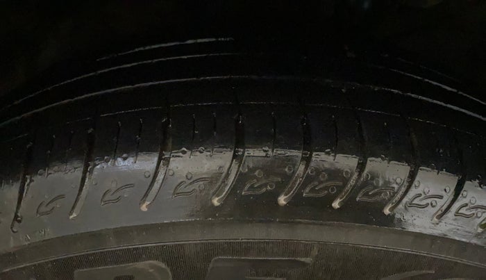 2016 Hyundai Creta SX PLUS 1.6 PETROL, Petrol, Manual, 38,419 km, Left Front Tyre Tread