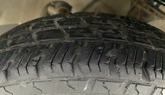2017 Maruti Alto 800 LXI, Petrol, Manual, 26,028 km, Right Front Tyre Tread